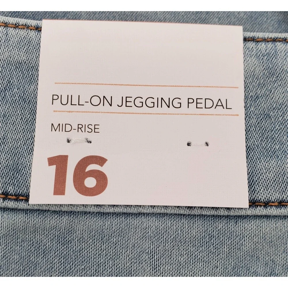 Lane Bryant Pull On Mid Rise Pedal Jegging Light Wash Womens Size 16 Stretch New
